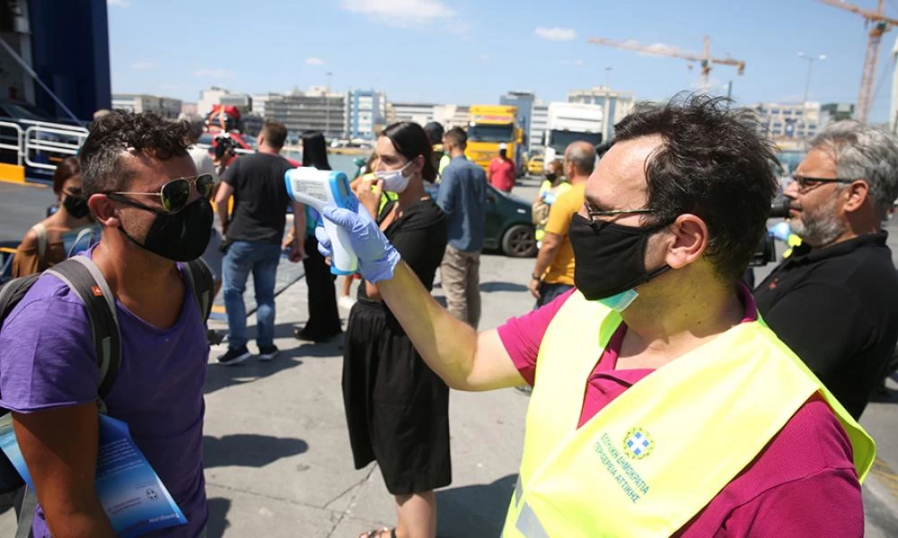 Κορονοϊός: Σε μόνιμη βάση στο λιμάνι του Πειραιά το κλιμάκιο του ΙΣΑ